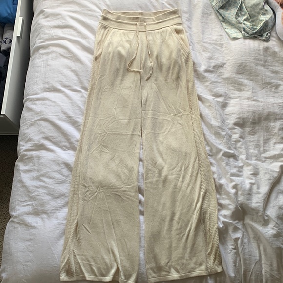 Lululemon woven wide leg pants